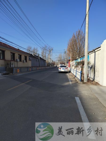 北京市昌平区兴寿镇距市区30多公里，门口可停车，领包入住