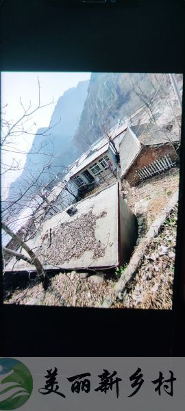 怀柔区雁栖湖北10公里 民宅，附近500米景区石门山，百泉山，附近有河流，正房需要翻建，东西厢房新建，可翻建二层手续已批。