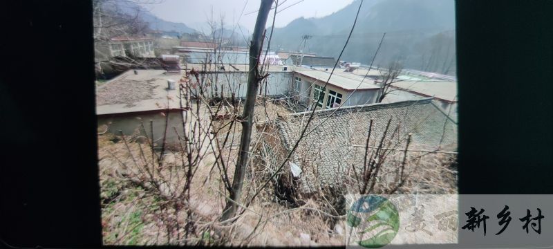 怀柔区雁栖湖北10公里 民宅，附近500米景区石门山，百泉山，附近有河流，正房需要翻建，东西厢房新建，可翻建二层手续已批。