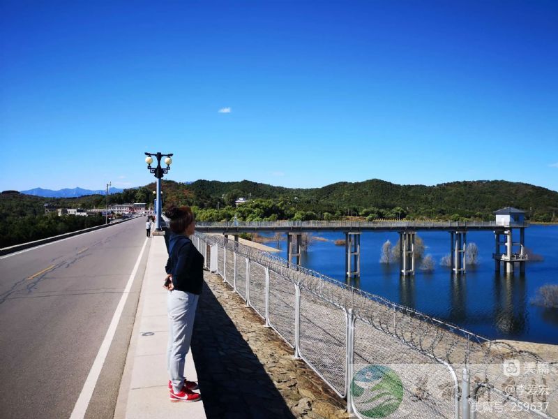 密云区溪翁庄镇石马峪村近邻密云水库1000米，距京承高速17出口车程10分钟