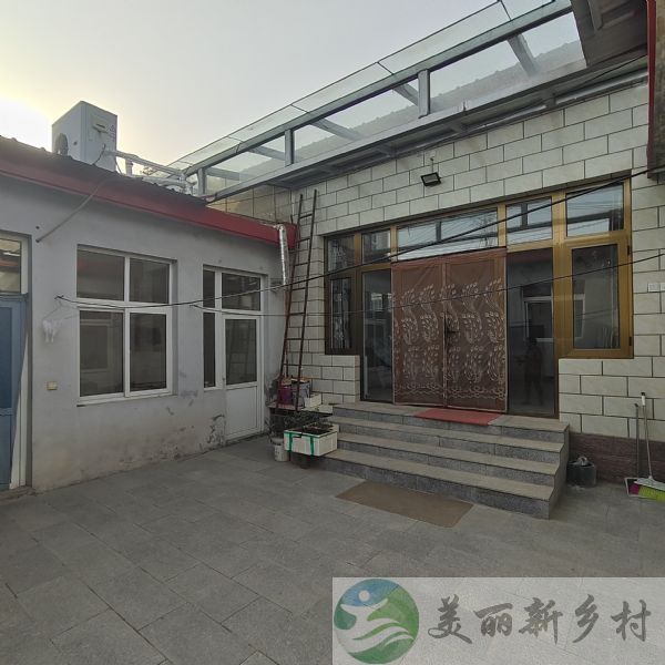 昌平兴寿，紧邻京密引水渠，临街可停车前后两排可放货可住人