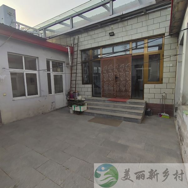 昌平兴寿，紧邻京密引水渠，临街可停车前后两排可放货可住人