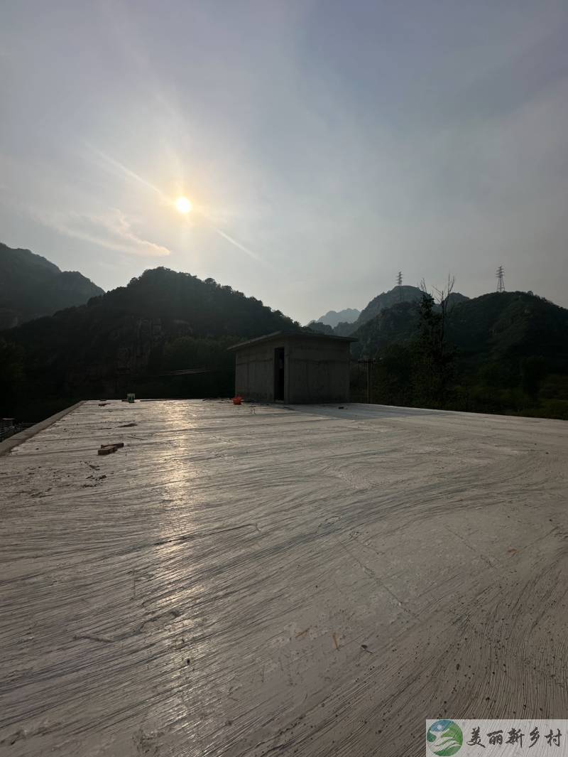 怀柔雁栖湖北10公里处椴树岭村峪道河48号农村院子出租，二层，一层两间卧室，客厅，厨房，餐厅，二层三间卧室，一间客厅，影音室。