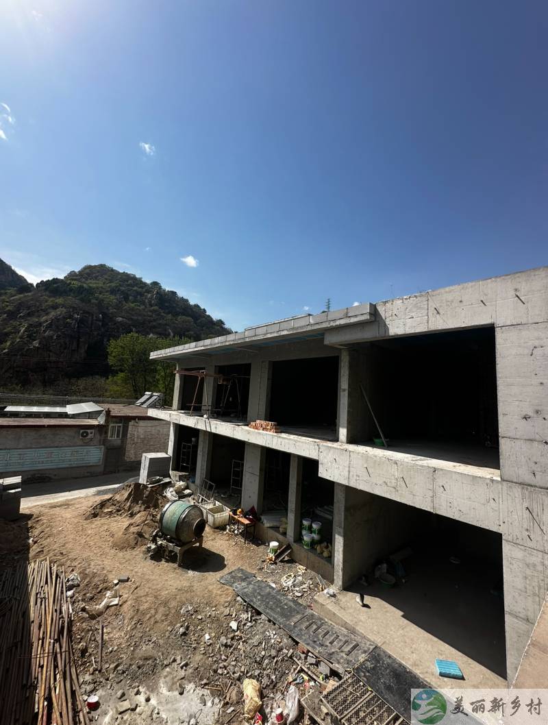 怀柔雁栖湖北10公里处椴树岭村峪道河48号农村院子出租，二层，一层两间卧室，客厅，厨房，餐厅，二层三间卧室，一间客厅，影音室。