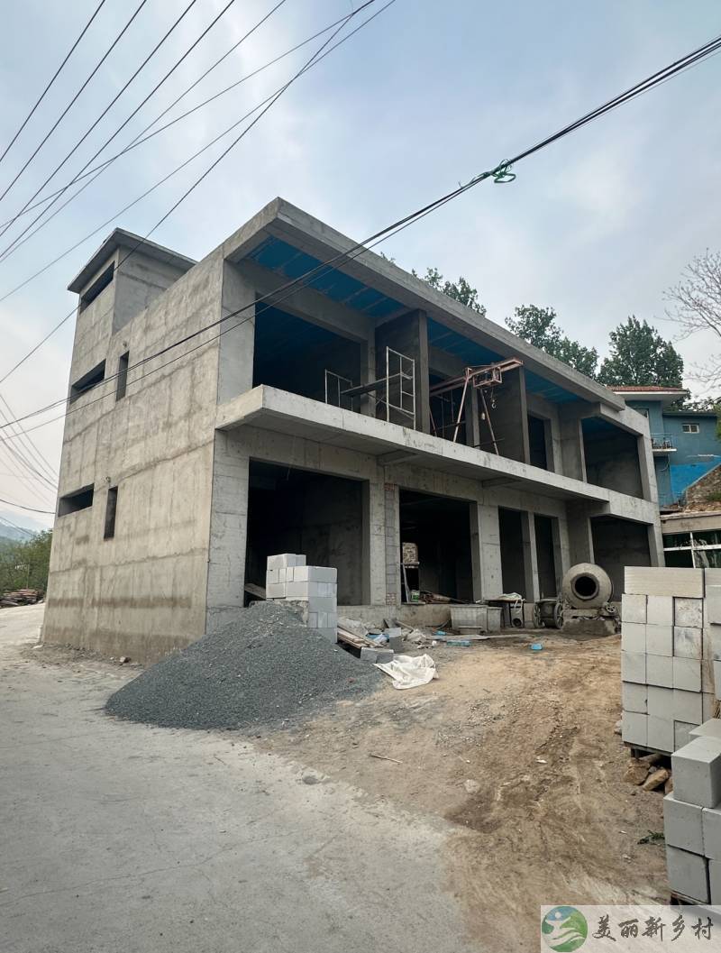 怀柔雁栖湖北10公里处椴树岭村峪道河48号农村院子出租，二层，一层两间卧室，客厅，厨房，餐厅，二层三间卧室，一间客厅，影音室。