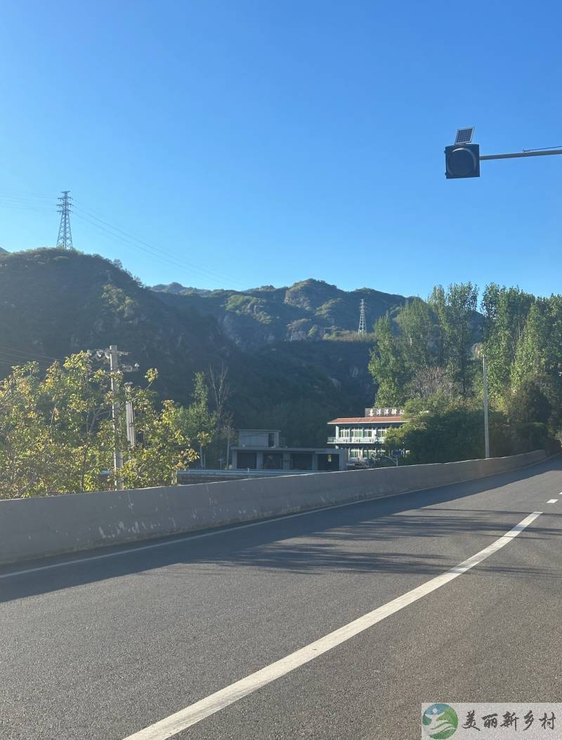 怀柔雁栖湖北10公里处椴树岭村峪道河48号农村院子出租，二层，一层两间卧室，客厅，厨房，餐厅，二层三间卧室，一间客厅，影音室。