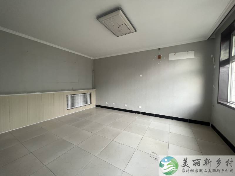 南彩临街院子，随便停车，民水民电