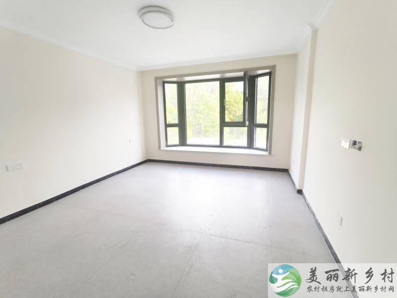 顺义赵全营~4室4卫，村边门口停车场。
