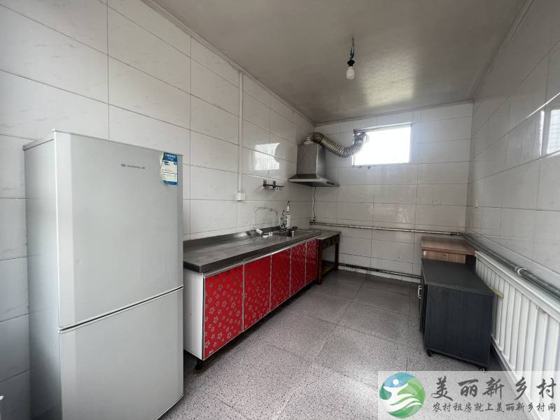 李遂俩室一厅，独立电卡，门口能停车