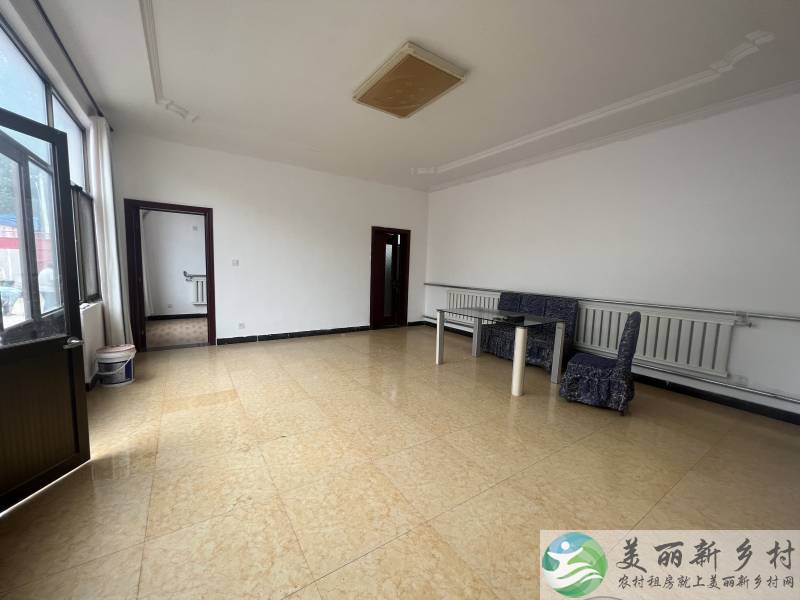 李桥院里有车棚，可以放货