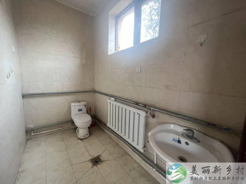 李桥院里有车棚，可以放货