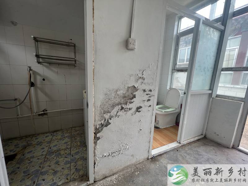 李遂俩室一厅，独立电卡，门口能停车