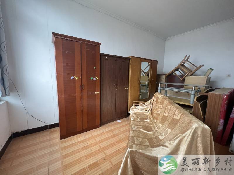 李遂俩室一厅，独立电卡，门口能停车