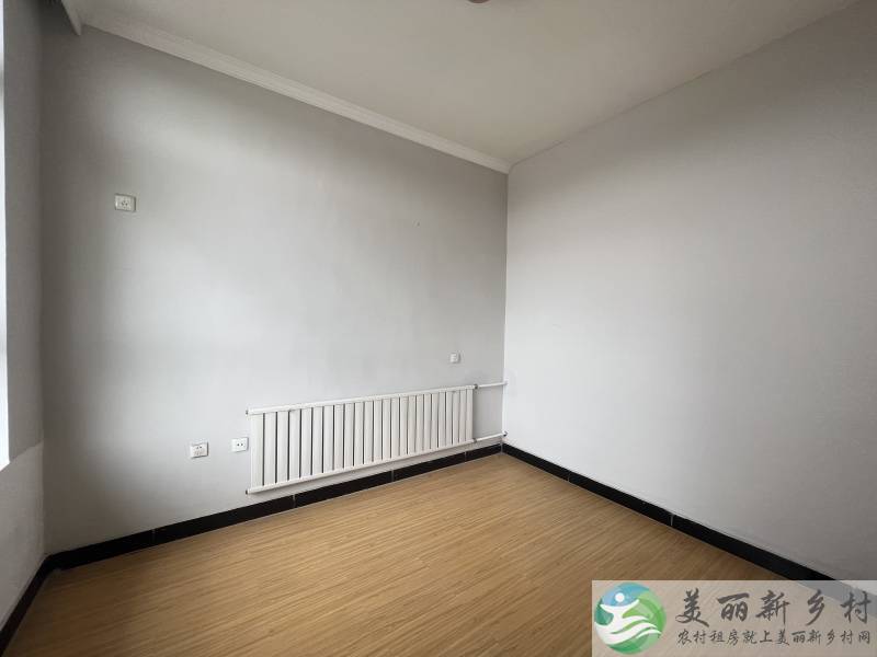 北务办公库房，车能进院