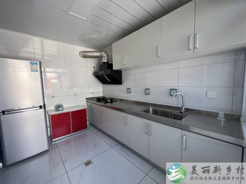 李桥小院，新装修的，三室一厅