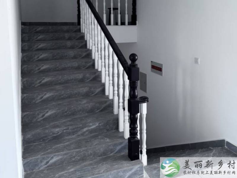 割肉捡漏——京平高速一亩半地上的全新二层楼首次出租