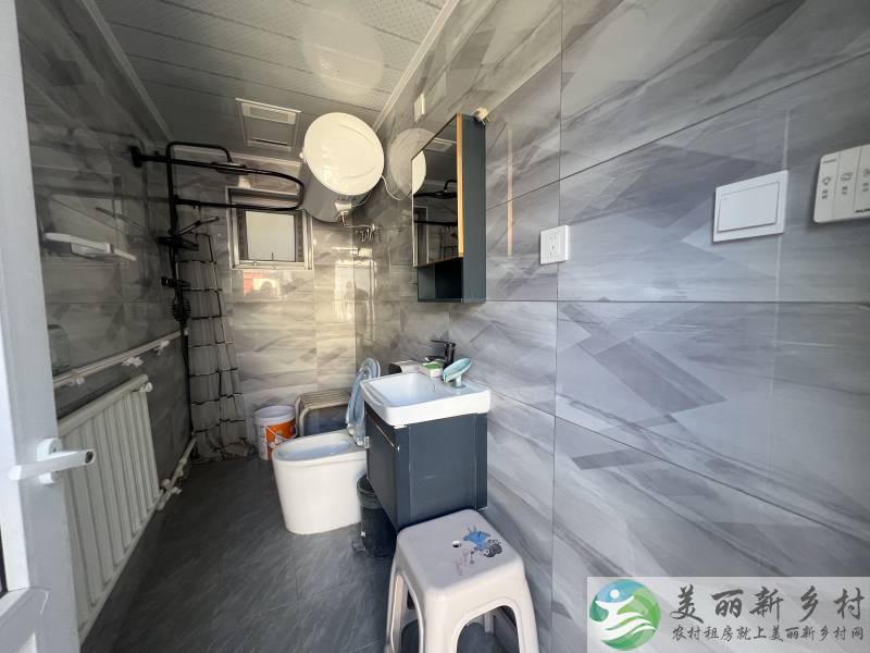 李桥小院，新装修的，三室一厅