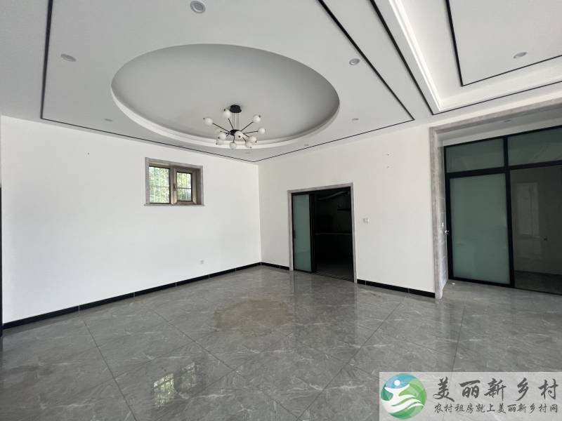 建筑面积310平，车能进院，办公居住