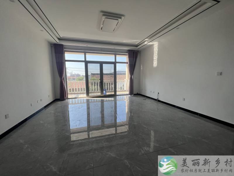 建筑面积310平，车能进院，办公居住