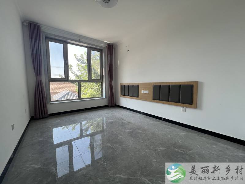 建筑面积310平，车能进院，办公居住