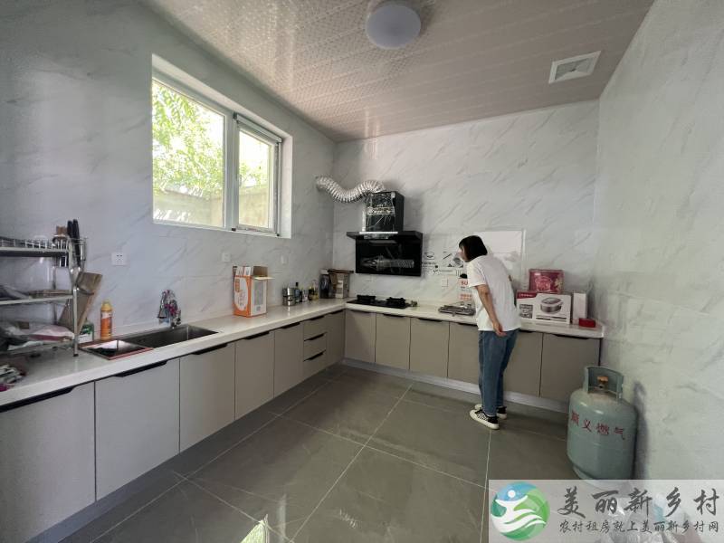 新房首次出租，车能进院，家具家电齐全