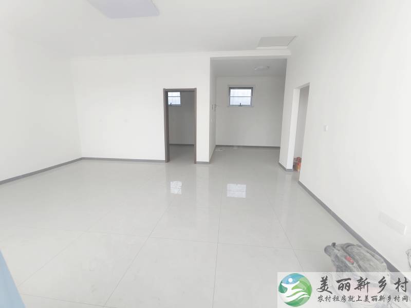 顺义赵全营~两室一卫，新房首租。