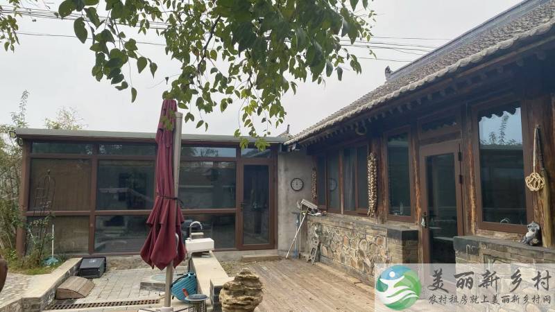 不老之乡依山傍水房龄百年精装修的独立农家院出租