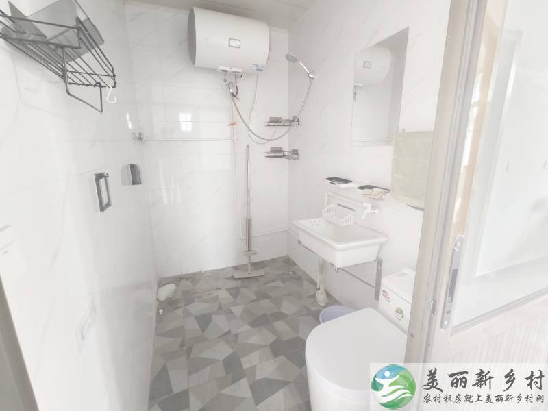 顺义北石槽，一室一厅一厨一卫。邻村边。