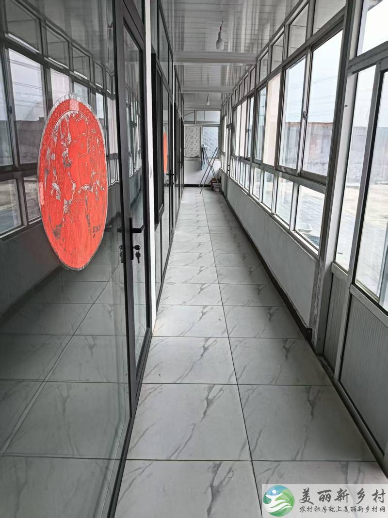 北京大兴榆垡一千多平厂房出租，带院子，600平厂房加800平院子，三间卧室一间室内卫生间