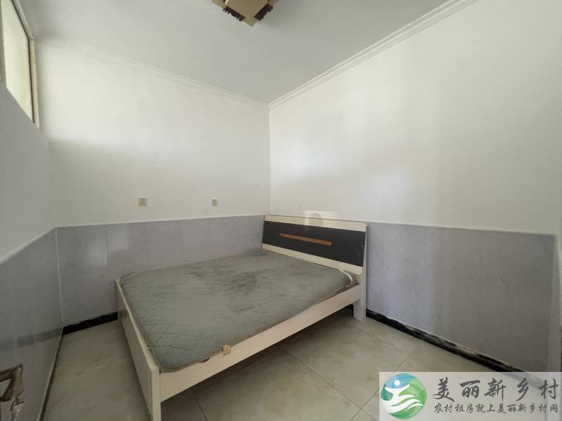 杨镇，三室小院能种菜，