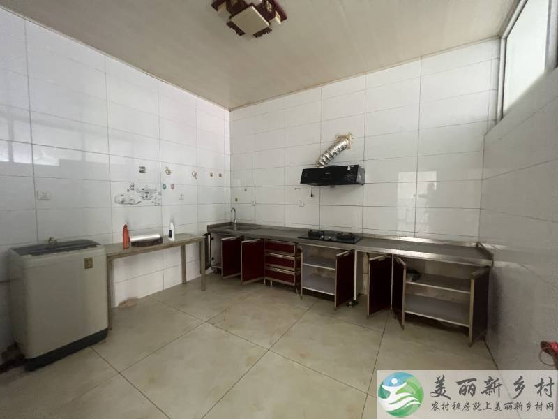 杨镇，三室小院能种菜，