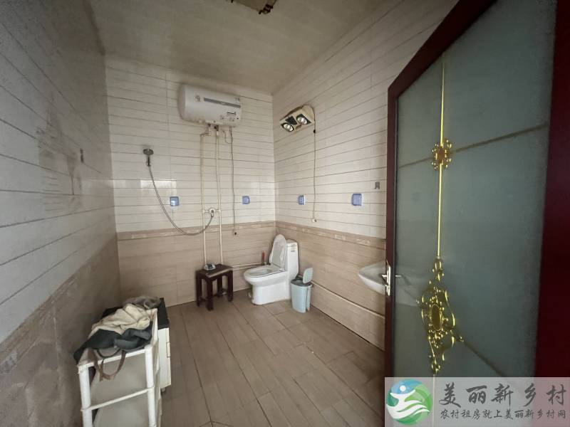 杨镇，三室小院能种菜，