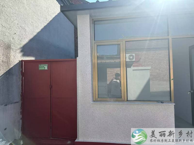 木林镇 李各庄 房间里外都是新装修的 环境好交通便利 院内可种菜有意义的来联系我