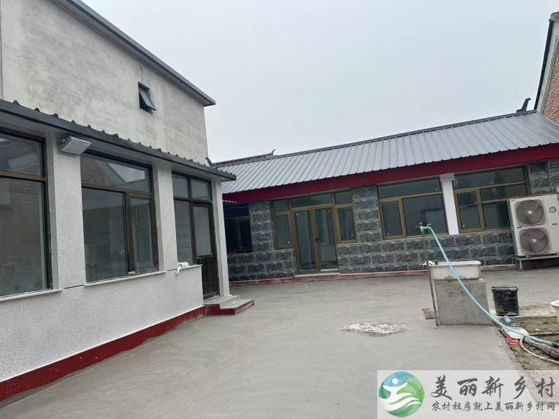 木林镇 李各庄 房间里外都是新装修的 环境好交通便利 院内可种菜有意义的来联系我