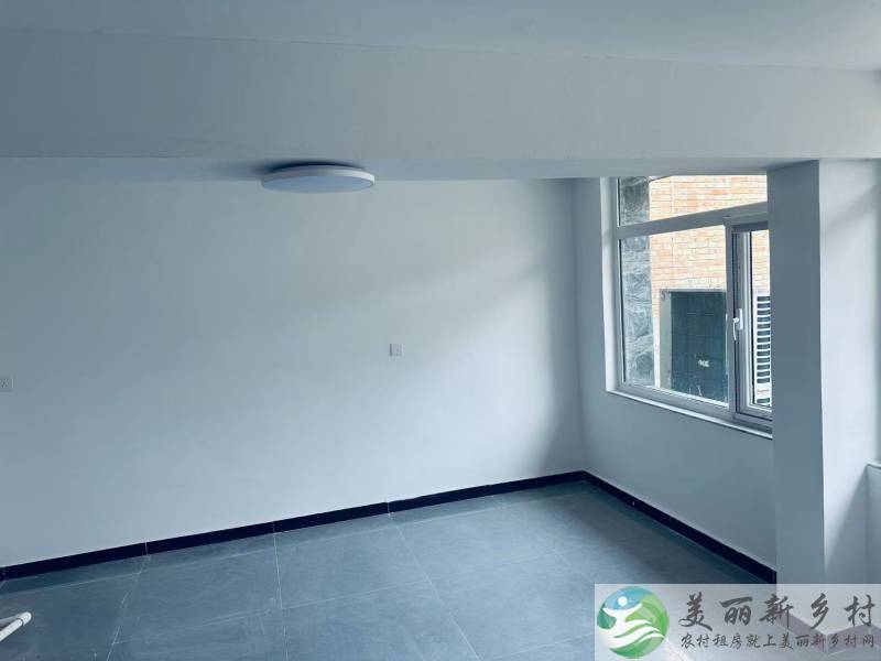 木林镇 李各庄 房间里外都是新装修的 环境好交通便利 院内可种菜有意义的来联系我