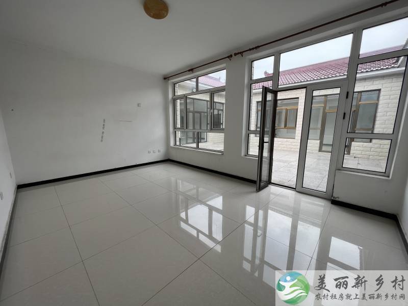李遂三合院，正房三室两卫一厅，地暖