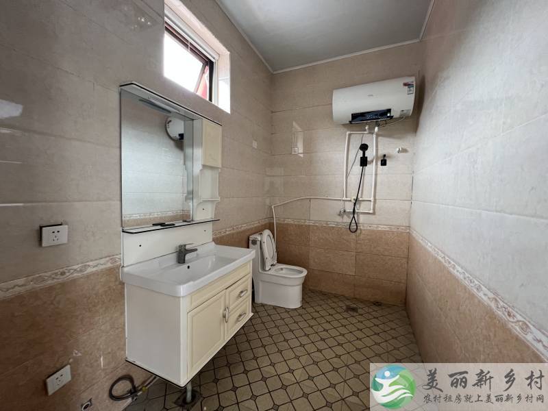 李遂三合院，正房三室两卫一厅，地暖