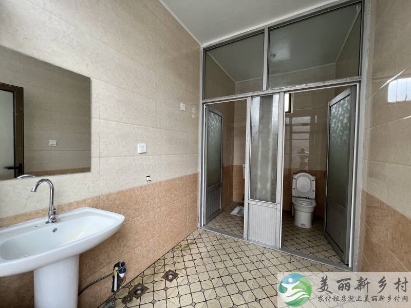 李遂三合院，正房三室两卫一厅，地暖