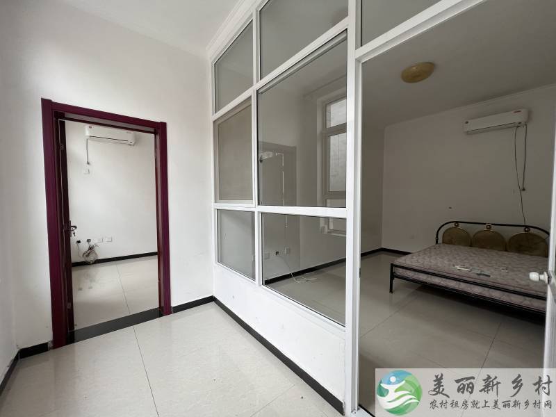 李遂三合院，正房三室两卫一厅，地暖