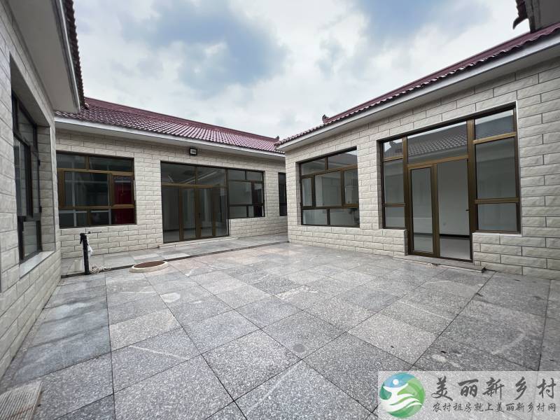 李遂三合院，正房三室两卫一厅，地暖