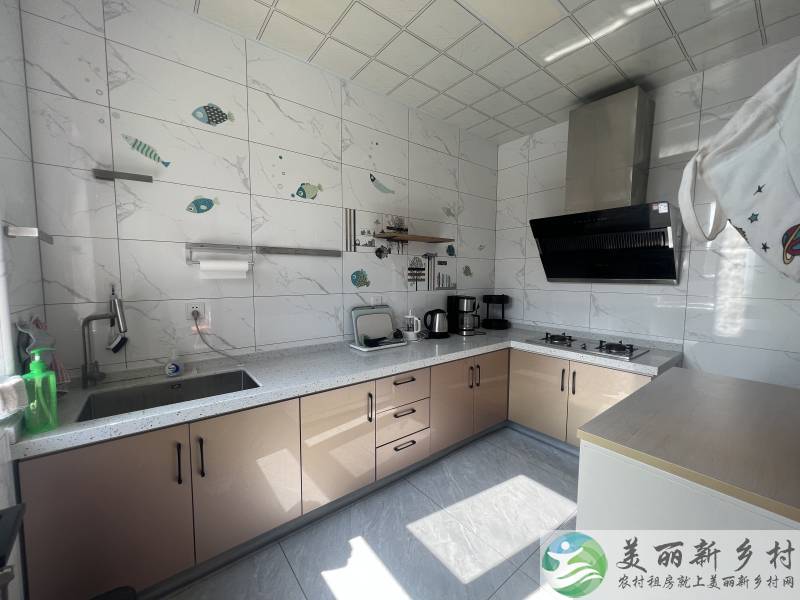 南彩四室俩卫，车能进院，独立电卡