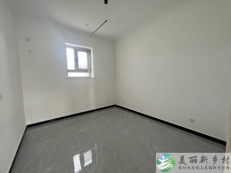 南彩四室俩卫，车能进院，独立电卡