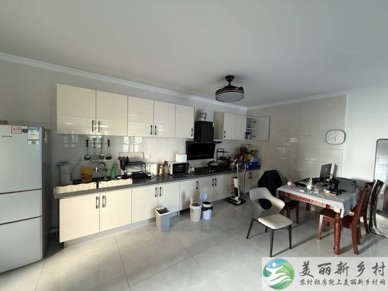 北京顺义农村院子出租：精装修，李桥，沿河，首都机场附近，家具家电齐全，拎包入住！