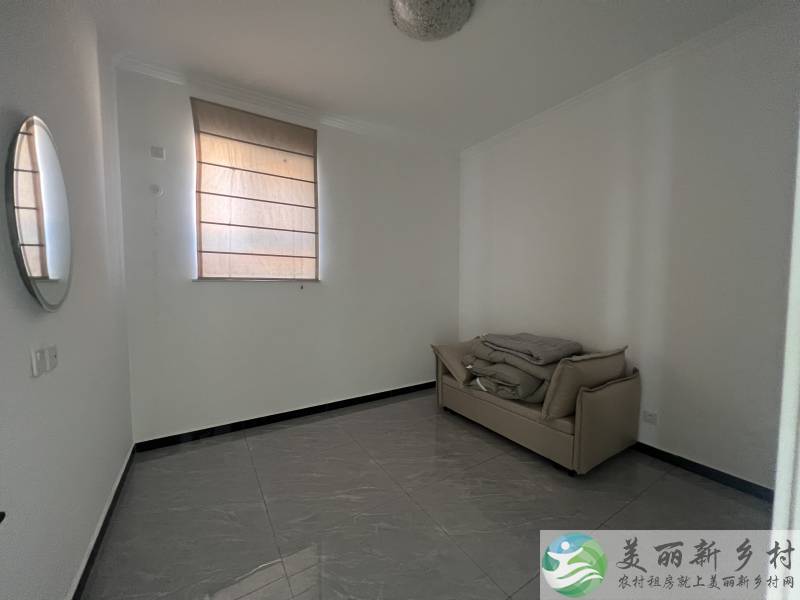 南彩四室俩卫，车能进院，独立电卡