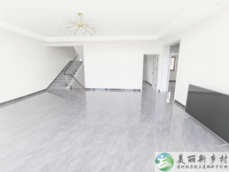 顺义北小营~4室两厅，交通方便好停车。