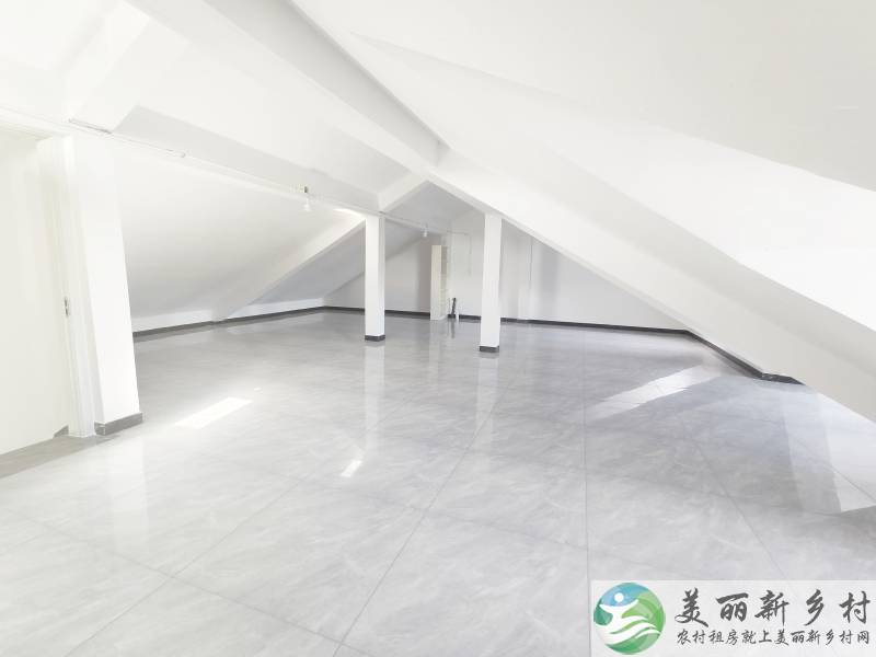 顺义北小营~4室两厅，交通方便好停车。