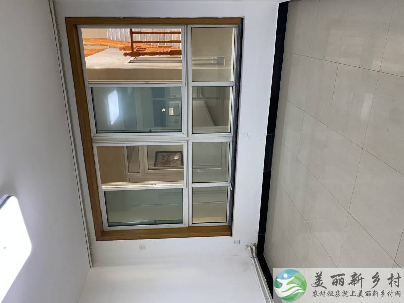 独院出租位于潮白河畔二层小楼带屋顶花园和车库，适合办公、会所、居住休闲