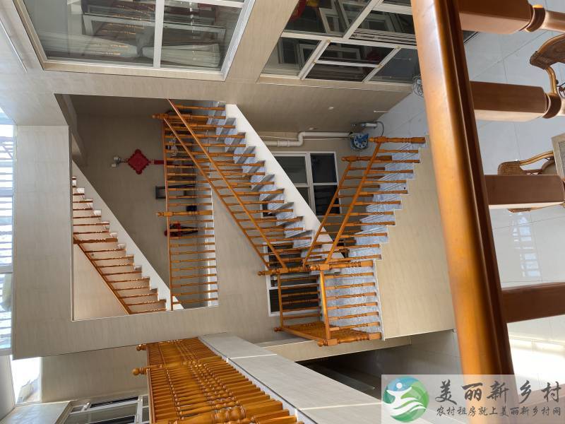 独院出租位于潮白河畔二层小楼带屋顶花园和车库，适合办公、会所、居住休闲