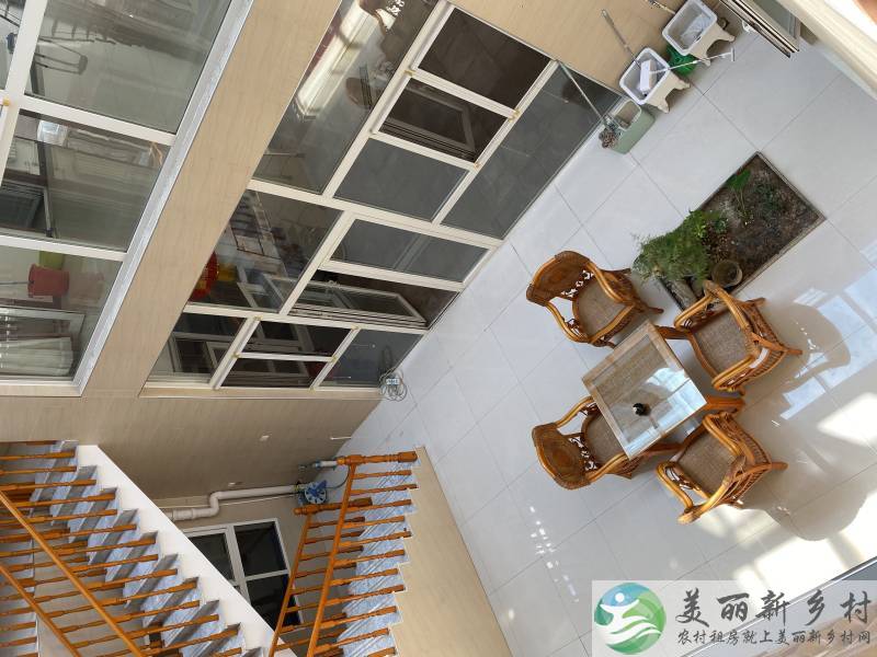 独院出租位于潮白河畔二层小楼带屋顶花园和车库，适合办公、会所、居住休闲