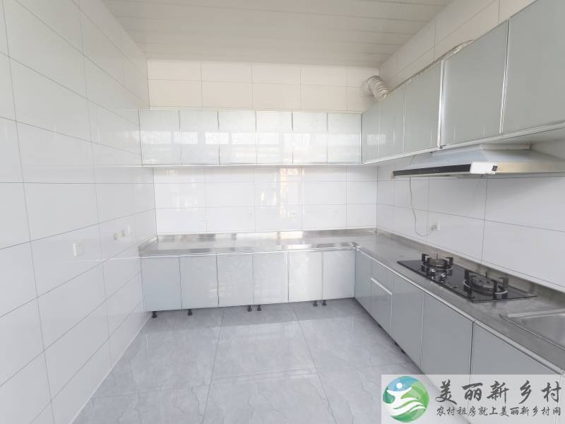 顺义赵全营~4室两卫，邻村边，门口好停车能进院